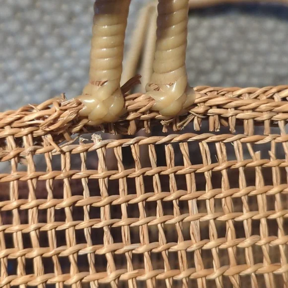 Vintage woven straw bag (please read description) - Picture 5 of 10